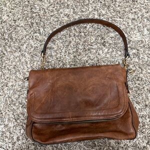 Chic Tan Leather Shoulder Bag
